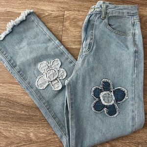 Stylish Women's Straight Leg Jeans with Floral Patch